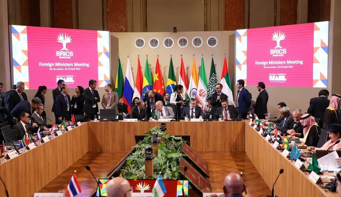 Brics - Documento final do encontro no Rio de Janeiro foi assinado apenas pela presidência brasileira do Brics, como forma de dar mais peso à Cúpula de Líderes, que vai ocorrer em julho, disse o ministro Mauro Vieira