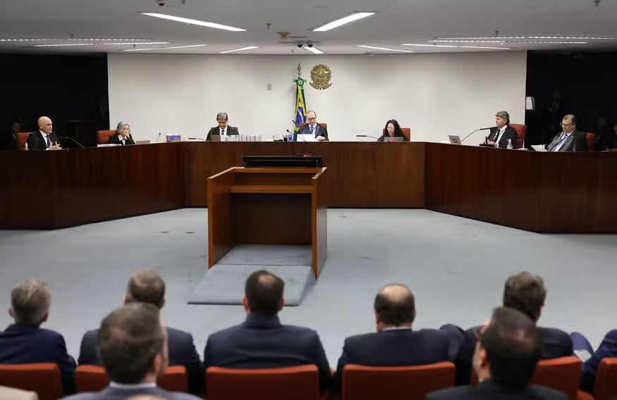 A Primeira Turma do Supremo Tribunal Federal durante julgamento sobre recebimento da denúncia contra o ex-presidente Jair Bolsonaro e aliados por tentativa de golpe