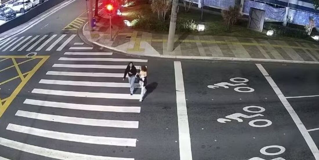 As duas jovens, Isabela e Isabelli, morreram após serem atropeladas e arremessadas a mais de 50 metros em São Caetano do Sul, na Grande São Paulo.