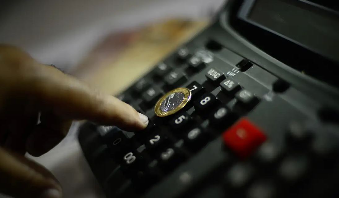 Taxas longas de juros recuam com curva dos Treasuries e dólar