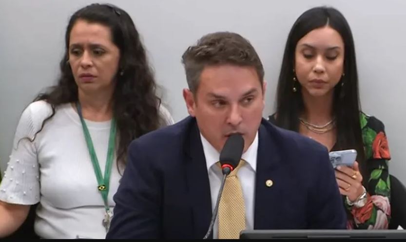 Líder do PL, Tenente-Coronel Zucco, disse que vai fazer um  um pedido de Habeas Corpus coletivo para as pessoas cumprirem pena em casa