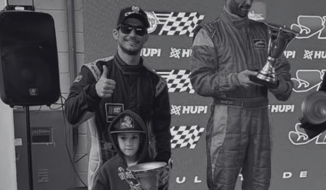 Piloto de Fórmula 1600, Eduardo Imamura, e seu filho, Bento Imamura