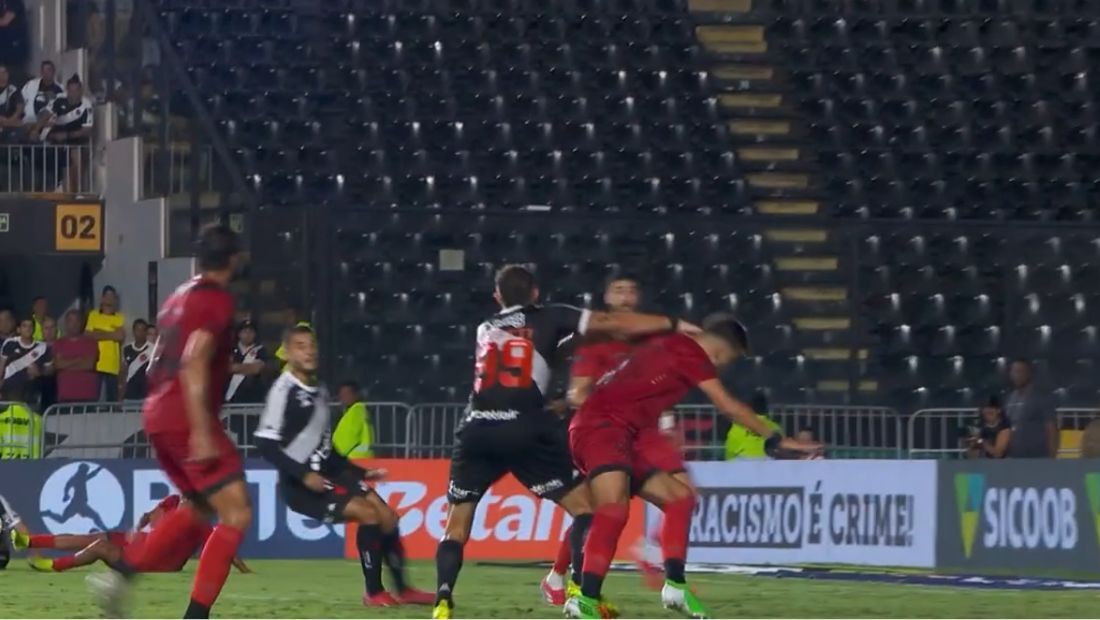 Lance do segundo gol do Vasco contra o Sport