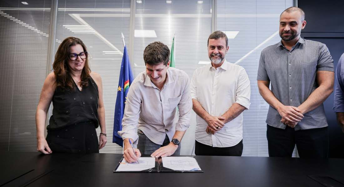 Prefeito João Campos assinou decreto que cria Recife Film Comission