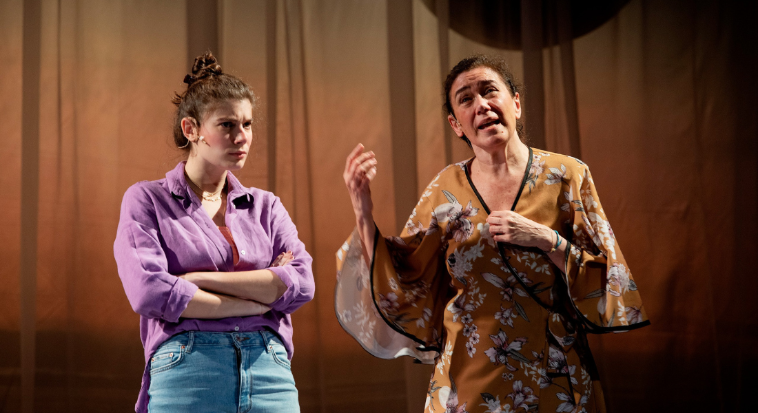 Giullia e Lilia Cabral em cena da peça "A Lista"