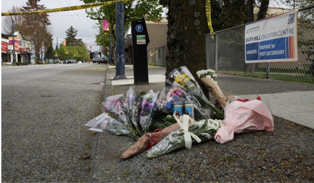 Flores são deixadas perto da cena do crime depois que um homem dirigiu um veículo contra pedestres no festival anual Lapu Lapu, que celebra a cultura filipina, em Vancouver, Canadá