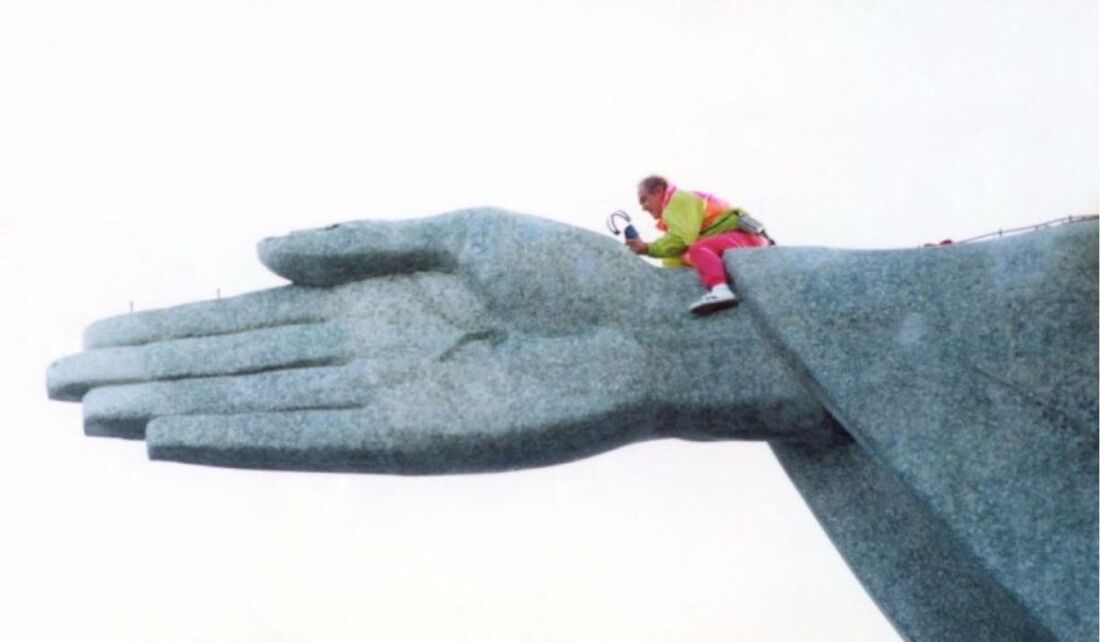 Renato Aragão subiu até as mãos do Cristo Redentor em julho de 1991
