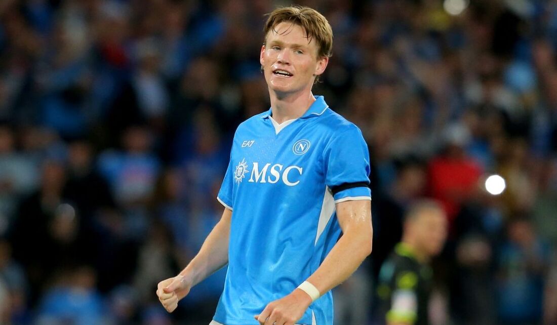 O meio-campista escocês do Napoli, Scott McTominay, comemora após marcar o segundo gol de sua equipe durante a partida de futebol da Série A italiana entre o SSC Napoli e o Torinoi FC