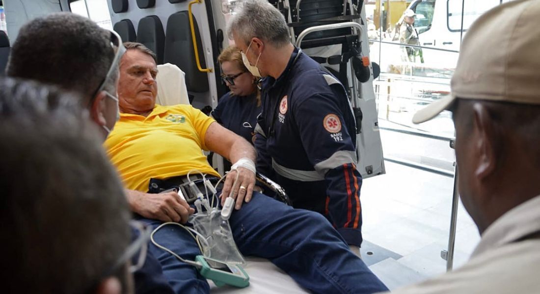 Jair Bolsonaro chegando a hospital em Natal (RN)