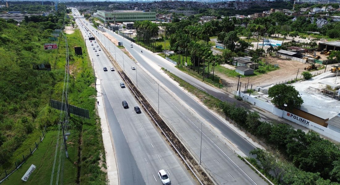 Fluxo na BR-232 na saída do Recife, na manhã desta Sexta-feira da Paixão de 2025
