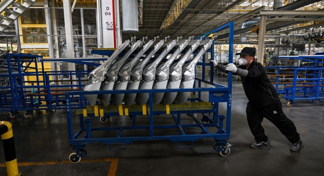 Investimentos subiram para sete em cada dez empresas da indústria em 2024, afirma CNI