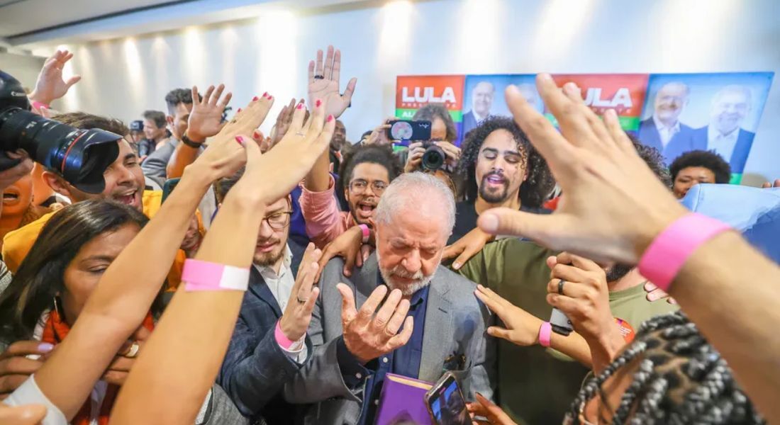 Lula em evento com evangélicos onde entregou carta com compromissos aos religiosos em São Paulo
