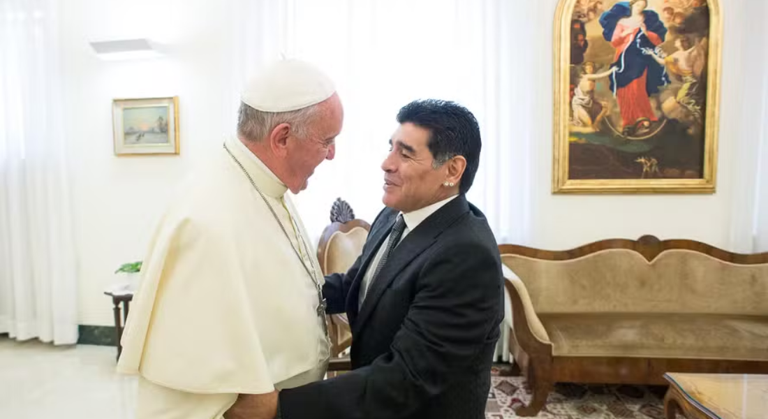 Papa Francisco e Maradona em 2014