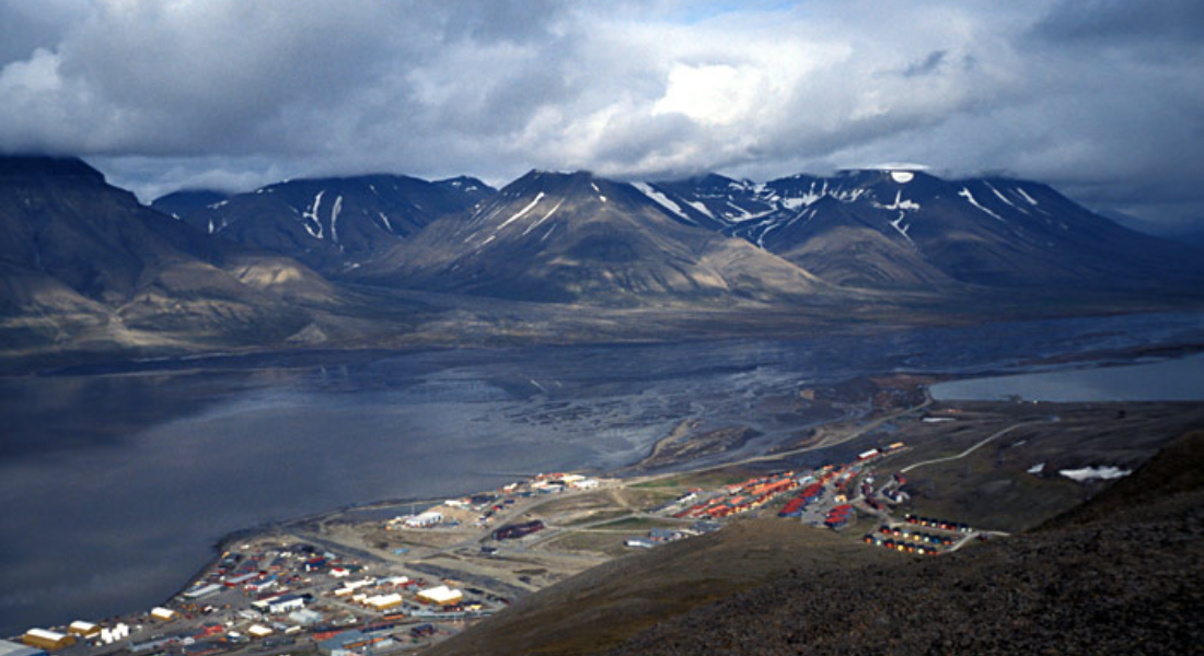 Longyearbyen, a capital administrativa de Svalbard