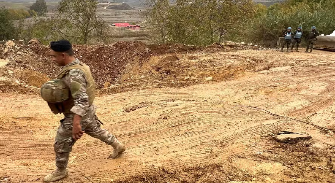 Foto de acervo mostra soldado do Exército libanês e forças da Unifil na região de Khardali, no sul do Líbano Foto de acervo mostra soldado do Exército libanês e forças da Unifil na região de Khardali, no sul do Líbano