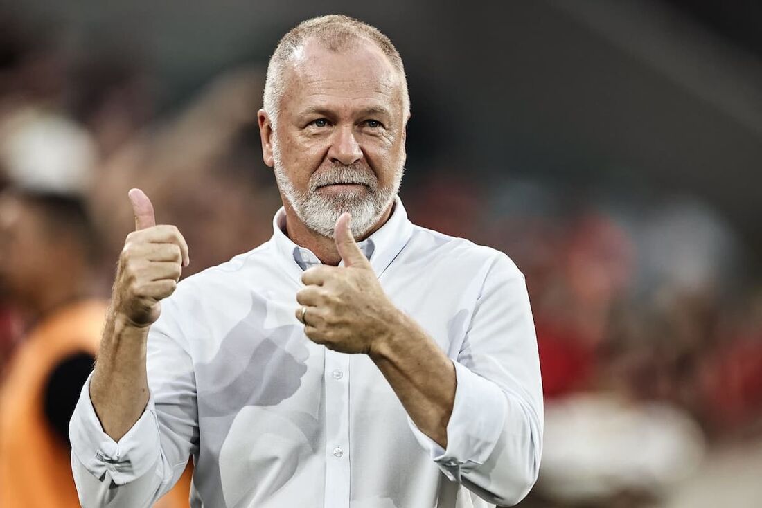 Mano Menezes chega para mais uma passagem no Grêmio