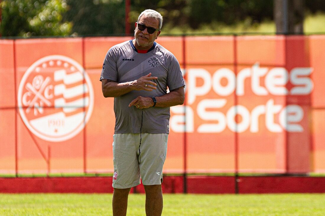 Hélio dos Anjos, técnico do Náutico
