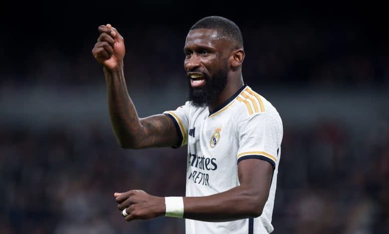 Um dia após o clássico em Sevilha, o zagueiro Antonio Rüdiger veio a público pedir desculpas por sua atitude no fim da partida