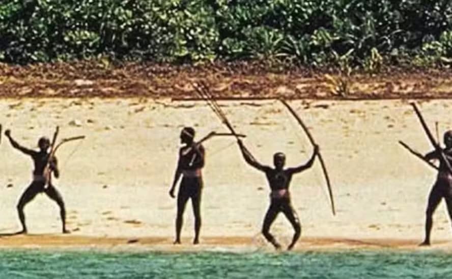 Indígenas na Ilha Sentinela do Norte, no Índico