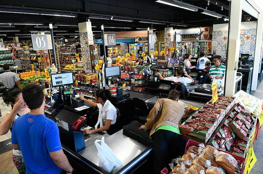 As redes de supermercados no Brasil faturaram R$ 1,067 trilhão em 2024, o equivalente a 9,12% do Produto Interno Bruto (PIB) do País.