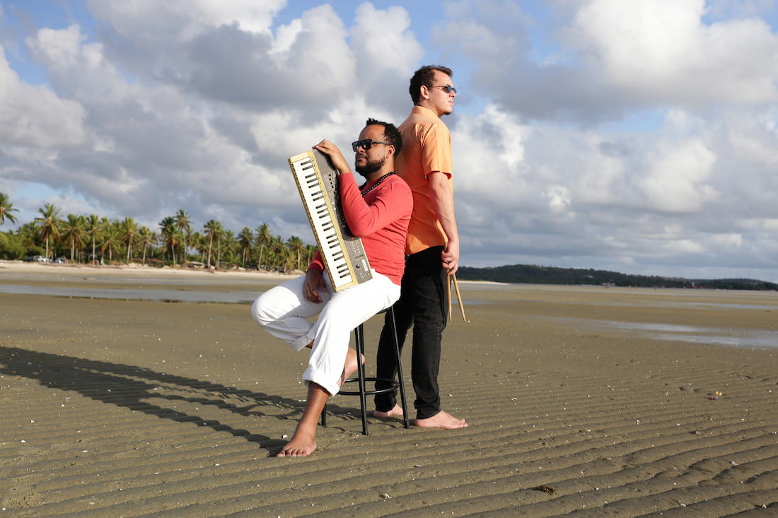 Jonatas Onofre e Nando Zé lançam o CD "Olho D'água", dia 11/04, no Teatro Apolo
