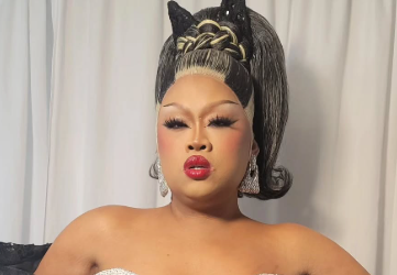 A Drag Queen Jiggly Caliente