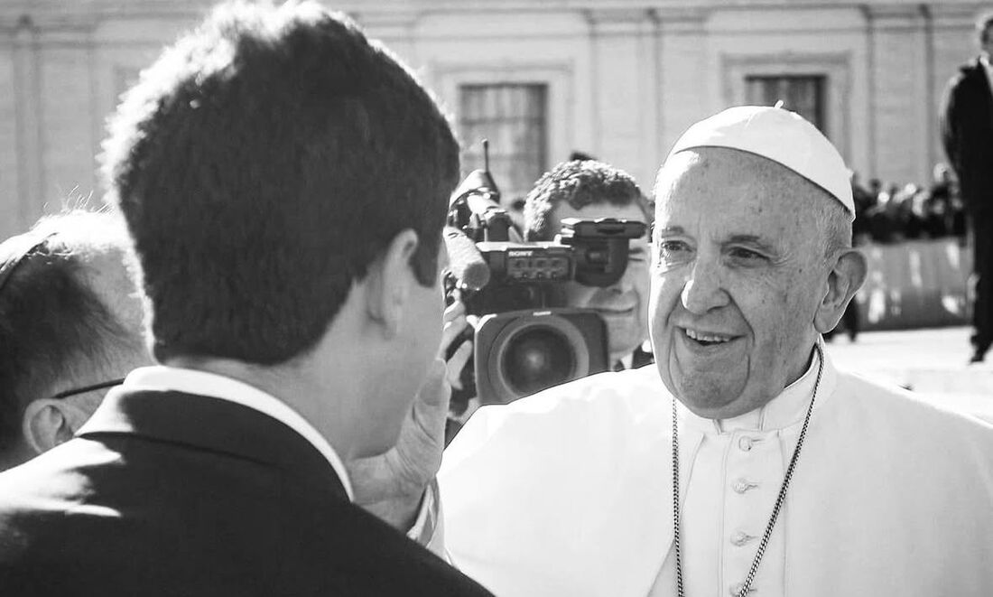 Prefeito do Recife, João Campos (PSB), em encontro com o papa Francisco