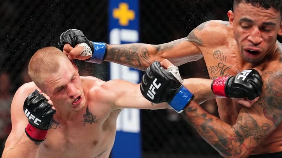 Carlos Prates 'martela' adversário e quase nocauteia, mas perde a primeira no UFC