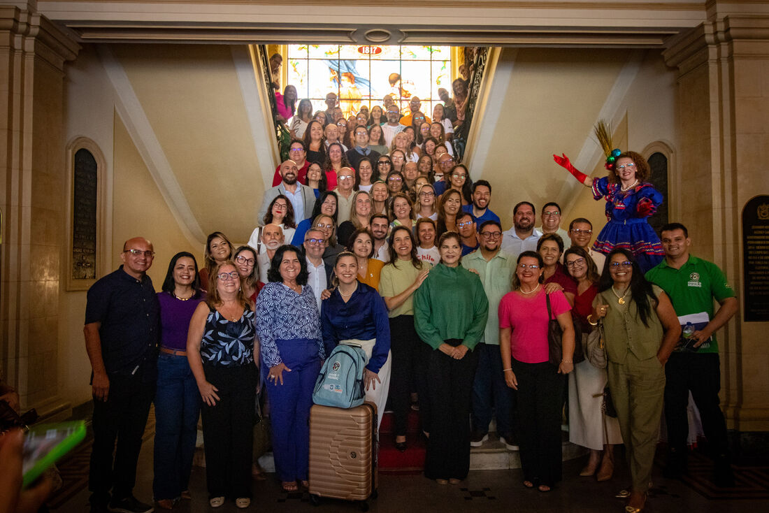 Professores embarcam para o Canadá nesta quinta (24)