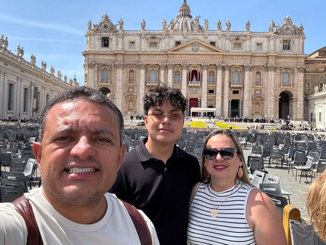 Presidente da União de Vereadores, Léo do Ar, está na Itália com o filho e a mulher