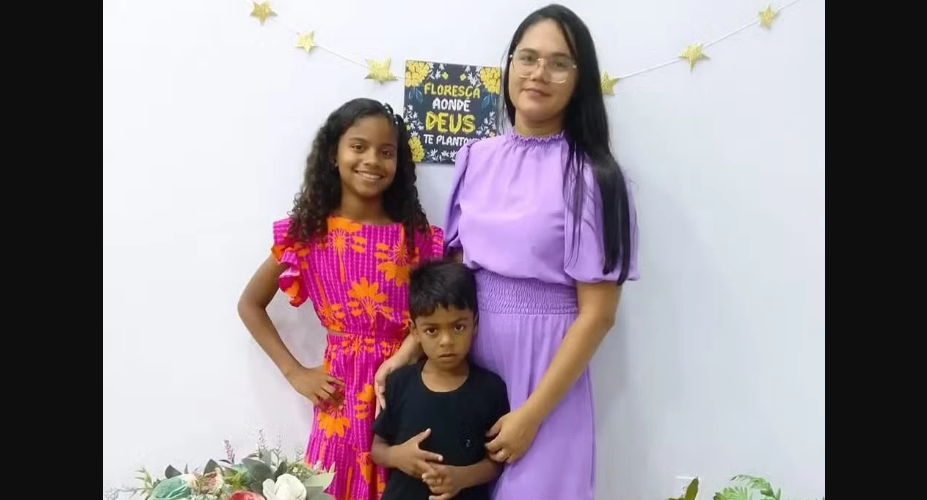 O chocolate supostamente envenenado foi entregue na residência da família na noite do dia 16 por um mototaxista contratado pela suspeita