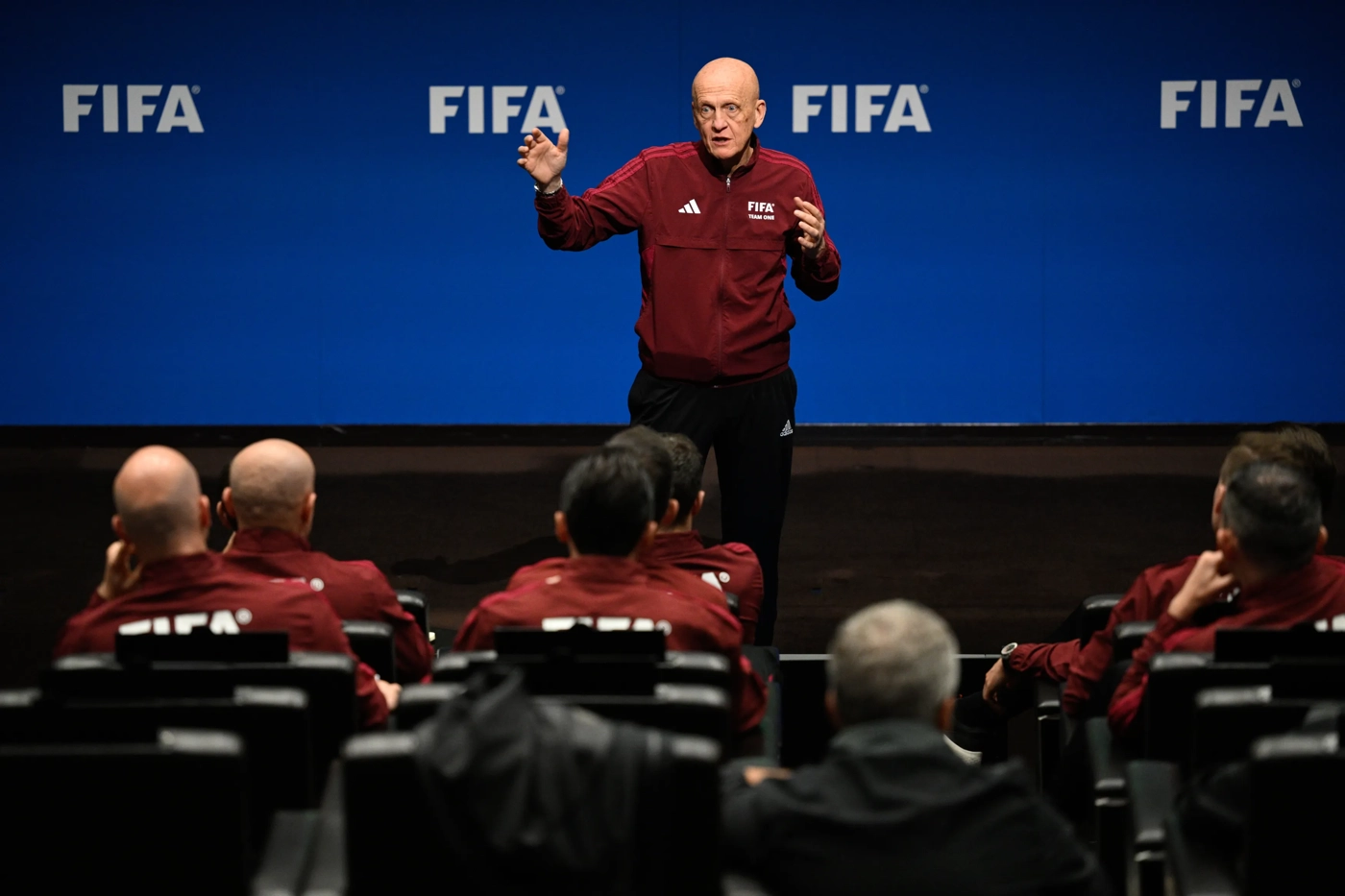 Reunião de árbritos organizada pela Fifa para o novo Mundial de Clubes