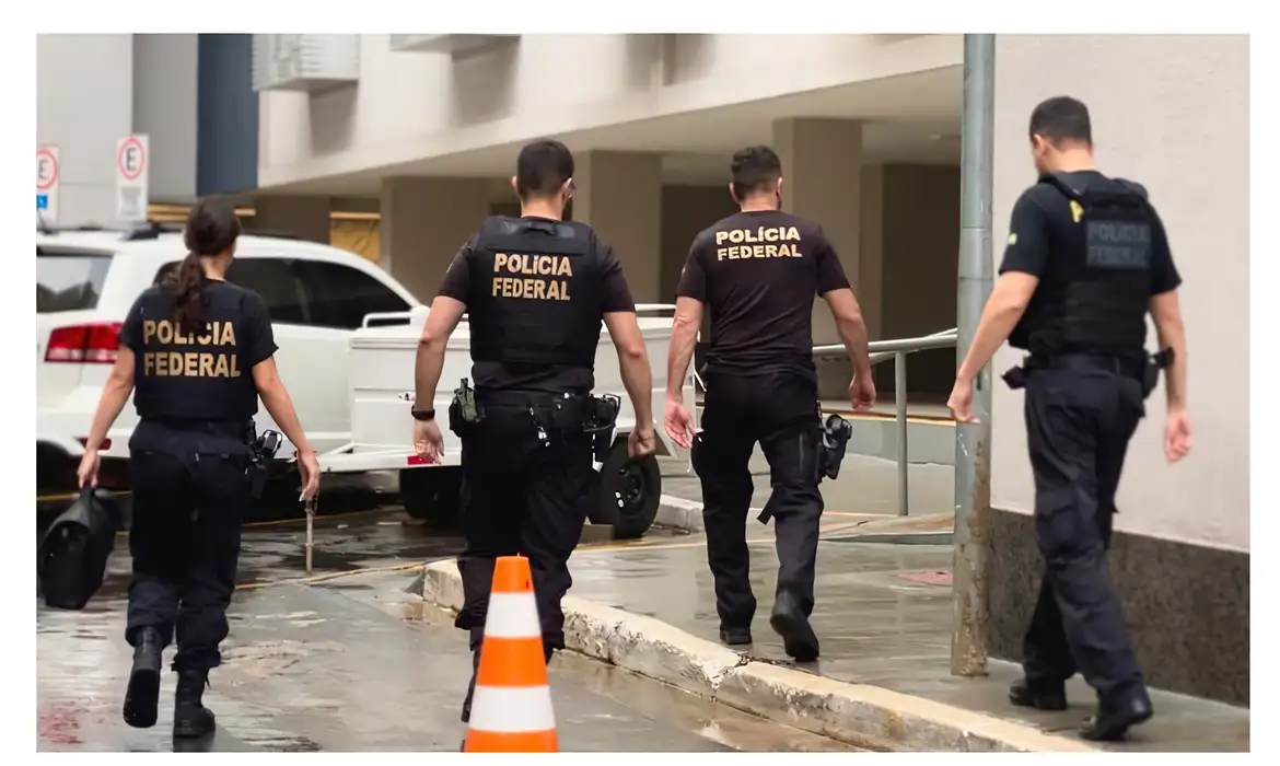 Agentes da Polícia Federal
