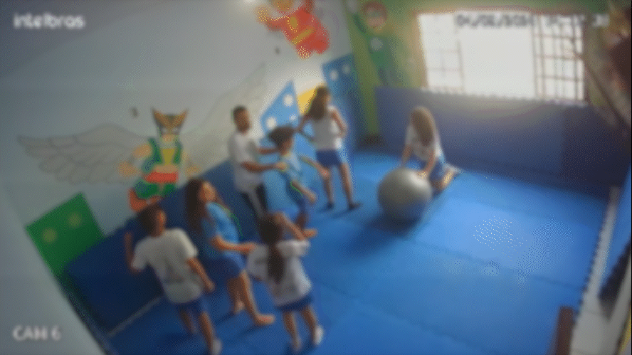 Vídeo mostra professor agredindo criança autista em escola: 'Não tinha noção da gravidade', diz mãe