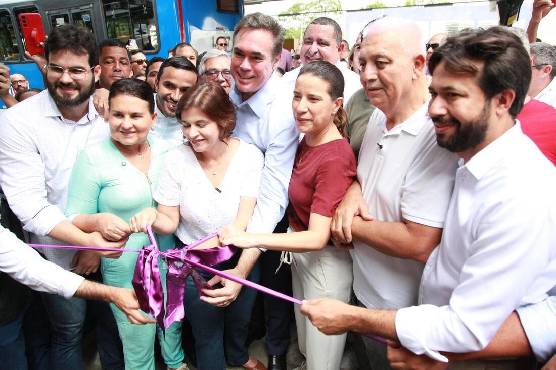 Governadora Raquel Lyra, a vice Priscila Krause, prefeitos e líderes políticos do Litoral Norte inauguram Terminal Integrado de Igarassu