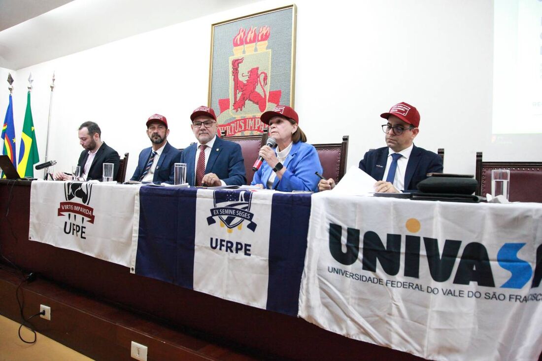 Reitores de universidades públicas de Pernambuco realizam reunião sobre a questão orçamentária