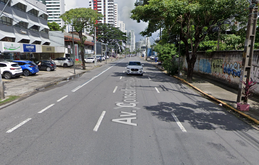 Na avenida Conselheiro Aguiar, a obra ocorre entre as ruas Souto Filho e Pereira da Costa