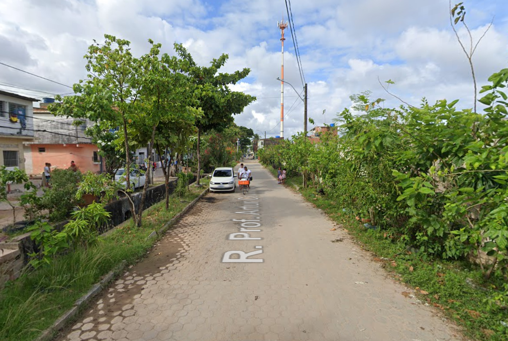 Vítima, que não teve o nome divulgado, estava consciente, foi atendida e encaminhada a uma unidade hospitalar.