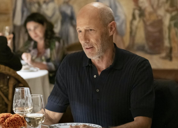 Jon Gries como Greg em The White Lotus