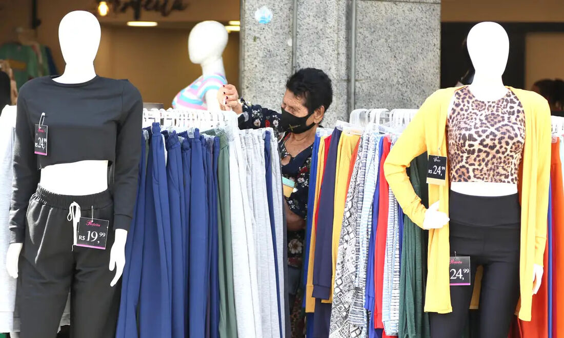 Cerca de 4 milhões de toneladas de resíduos têxteis são descartados a cada ano pelos domicílios brasileiros.