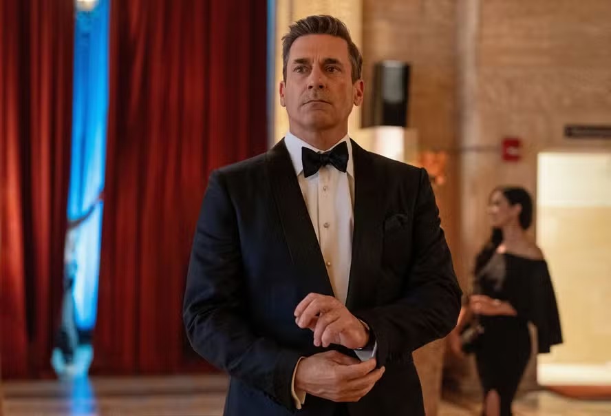 Jon Hamm em 'Seus amigos e vizinhos' 