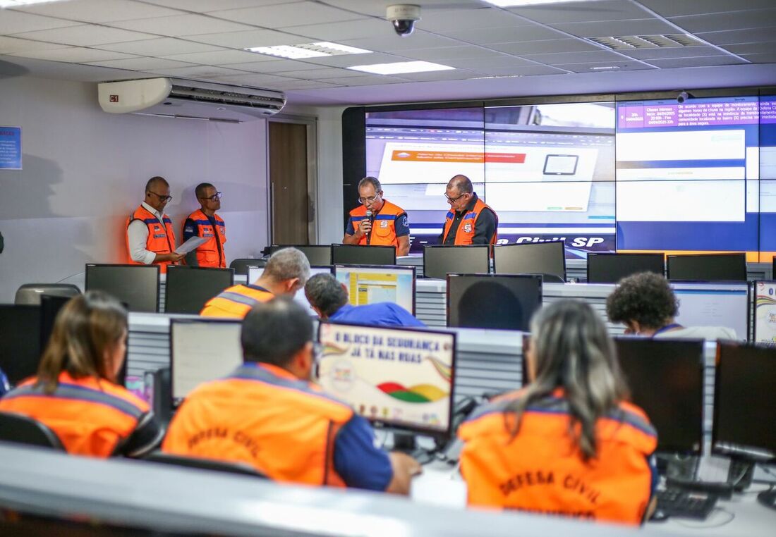 Agentes da Defesa Civil de Pernambuco em treinamento