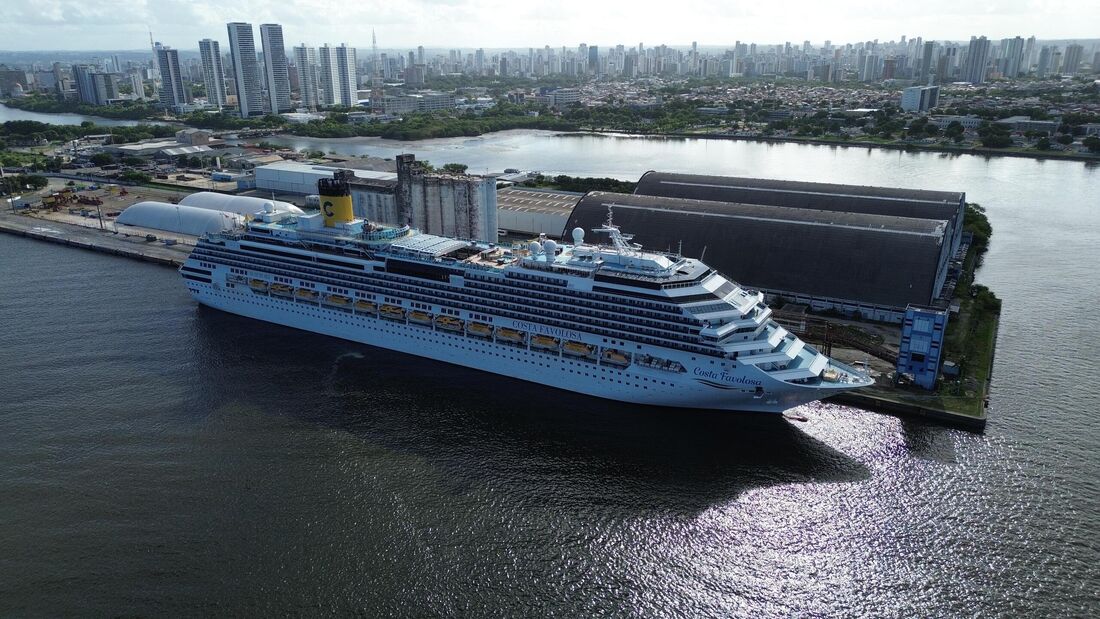 Pernambuco encerra Temporada de Cruzeiros com chegada do navio Ocean Marina