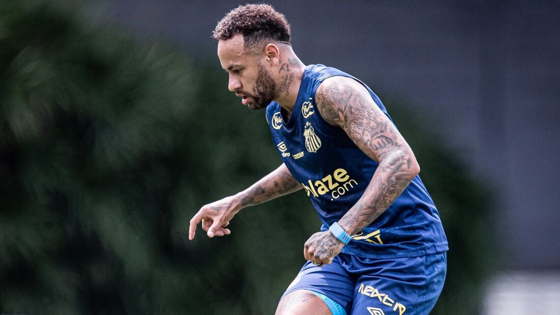 Neymar durante treino pelo Santos