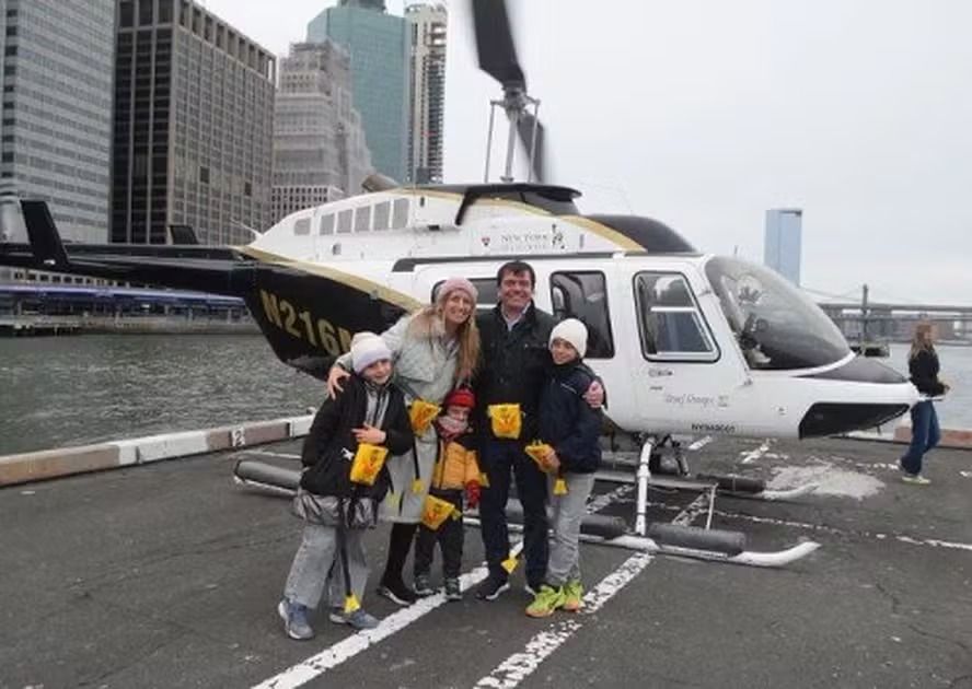 Família que morreu em queda de helicóptero em Nova York posou para foto antes de embarcar