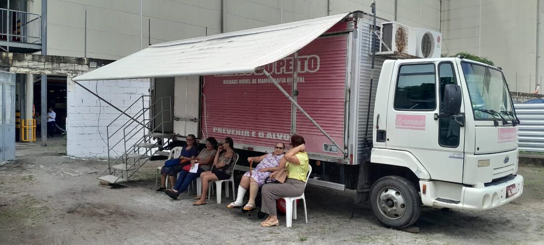 Mamógrafo móvel oferece atendimento gratuito na Tamarineira, nesta sexta (11)