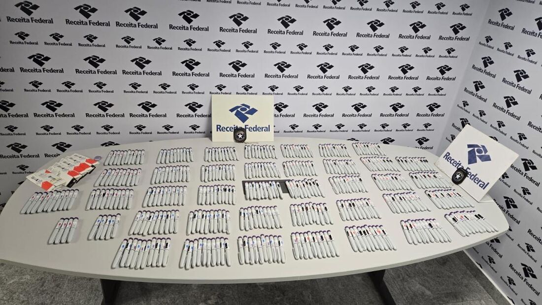 Ao todo, 389 canetas do medicamento Mounjaro foram aprendidas no Aeroporto do Recife