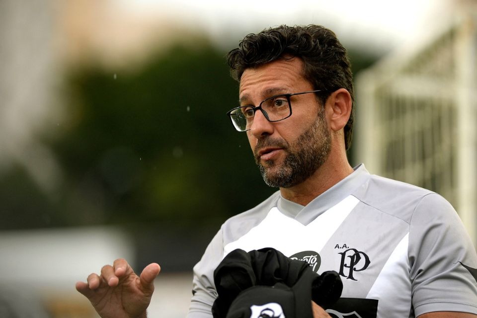 Alberto Valentim, técnico da Ponte Preta