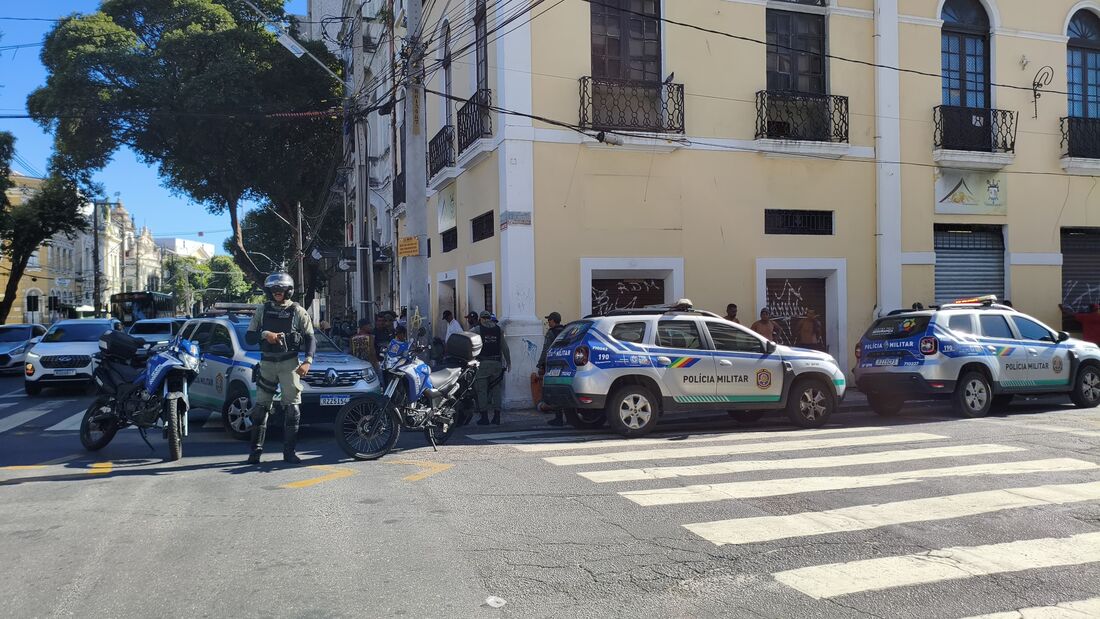 Polícia apreende seis facas em abordagem no Centro do Recife