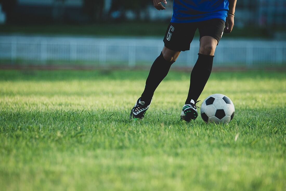 "Só jogador medíocre faz futebol de primeira. O craque, o virtuose, o estilista, prende a bola. Sim, ele cultiva a bola como uma orquídea de luxo".